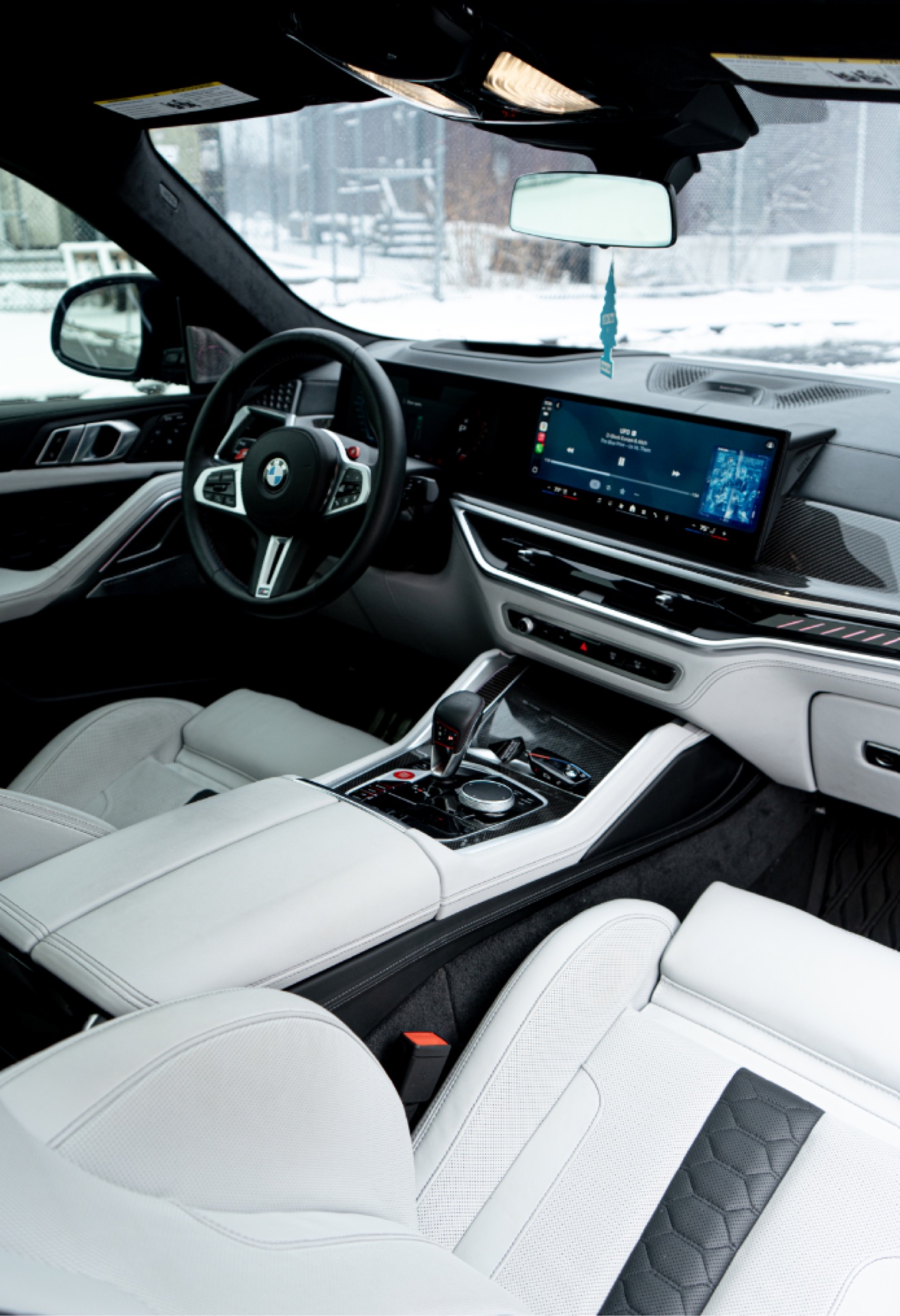 Detailed view of the white and black BMW X6 M Competition seat