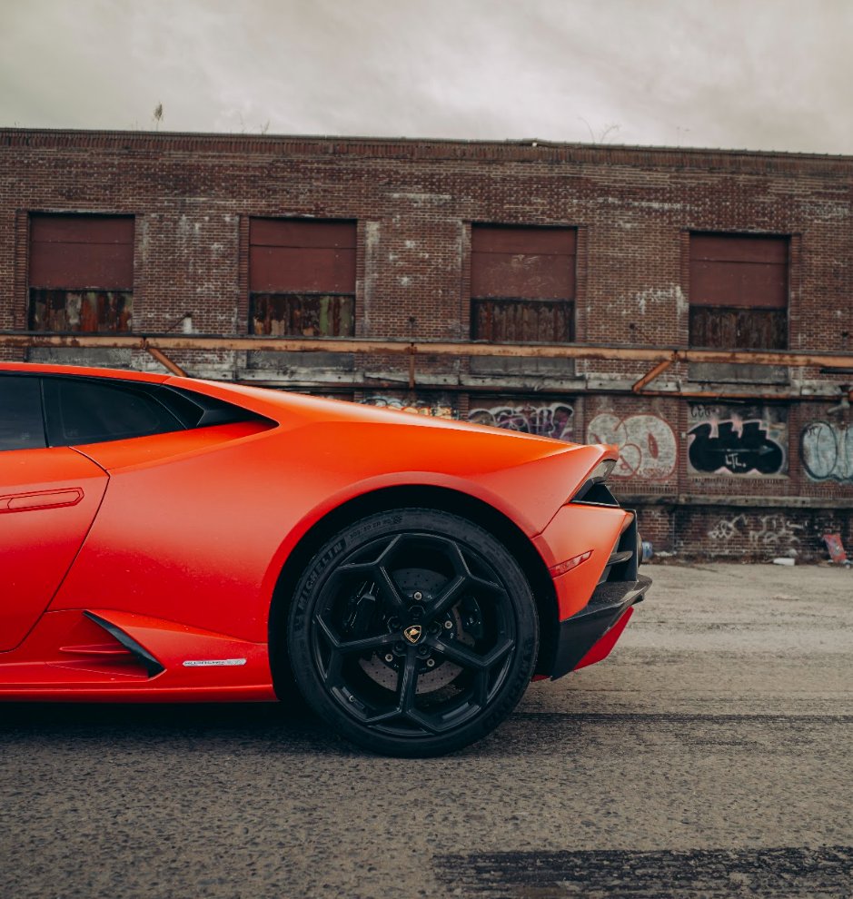 Rear wheel and rear quarter detail of the red Lamborghini Huracán Evo