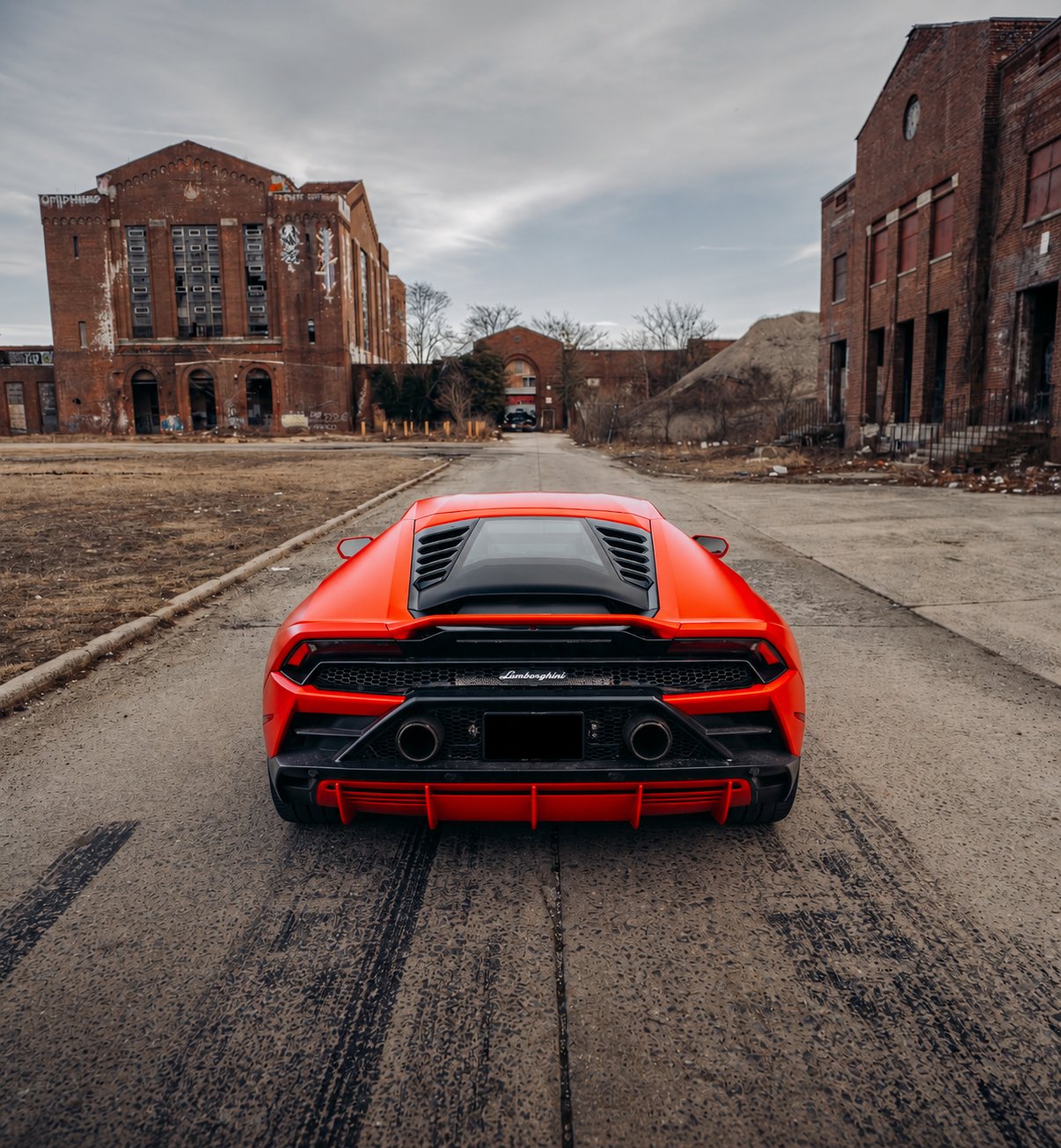 Rear view of the red Lamborghini Huracán Evo