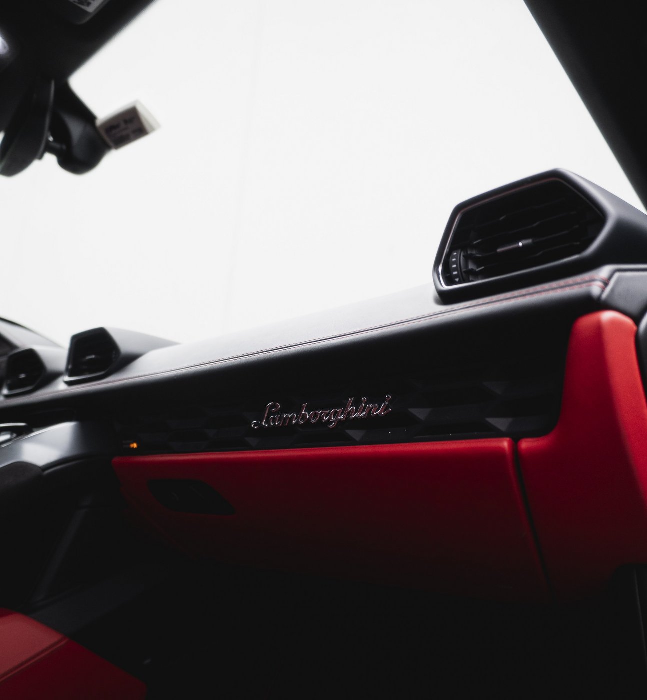 Dashboard detail of the black Lamborghini Huracán Evo Spyder