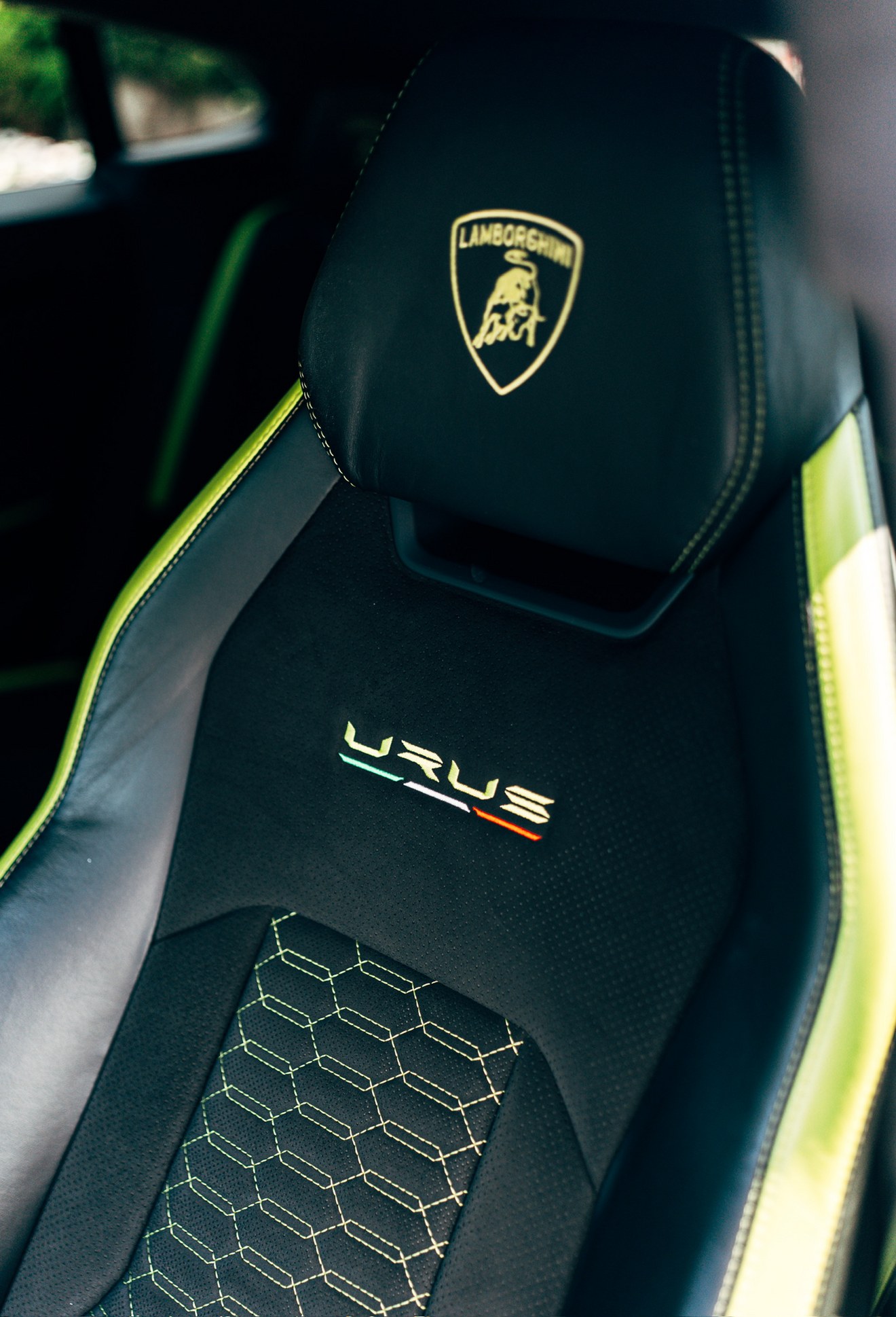 Black leather sport seat with green piping and Urus embroidery in the Lamborghini Urus