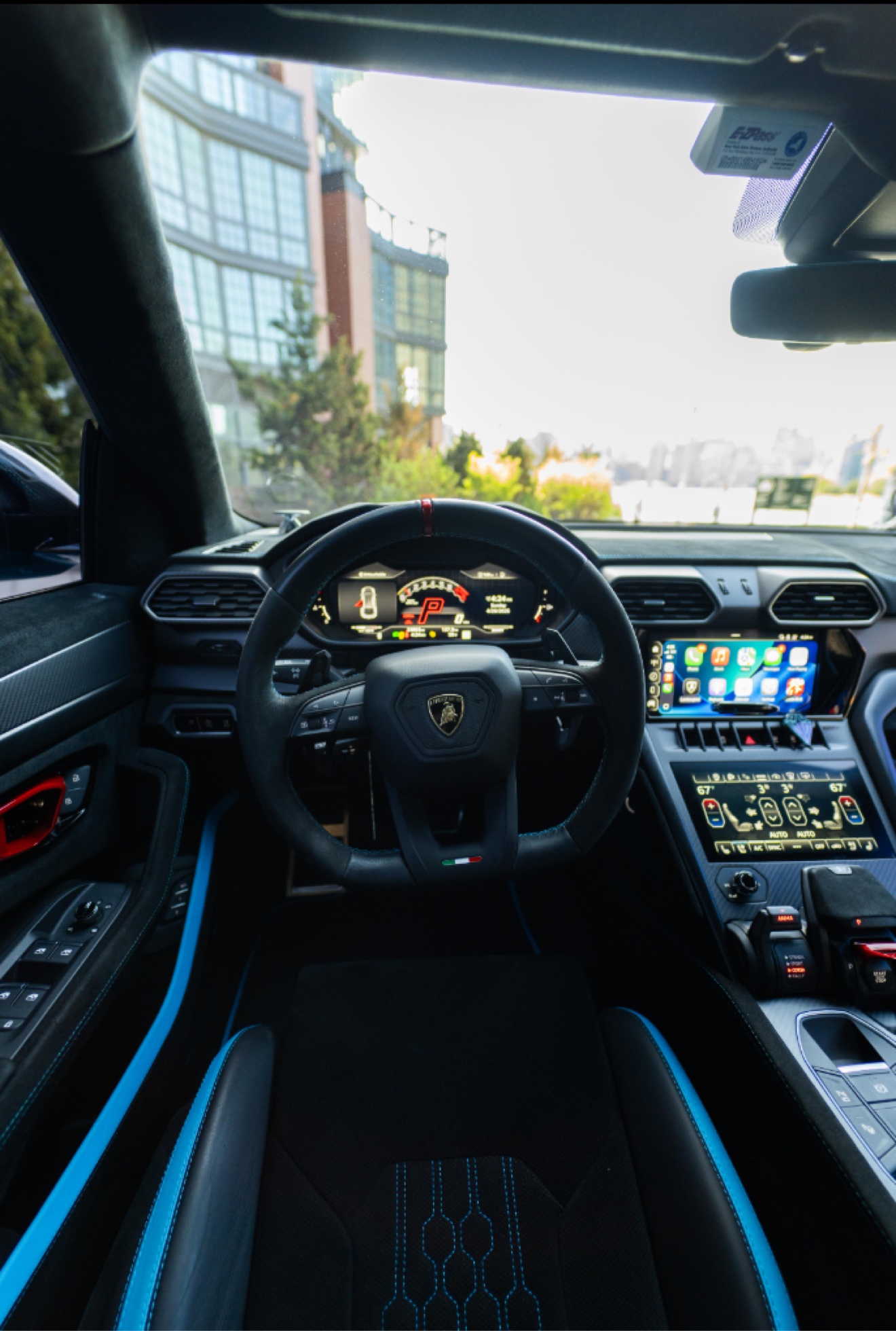 Driver cockpit of the Lamborghini Urus Performante