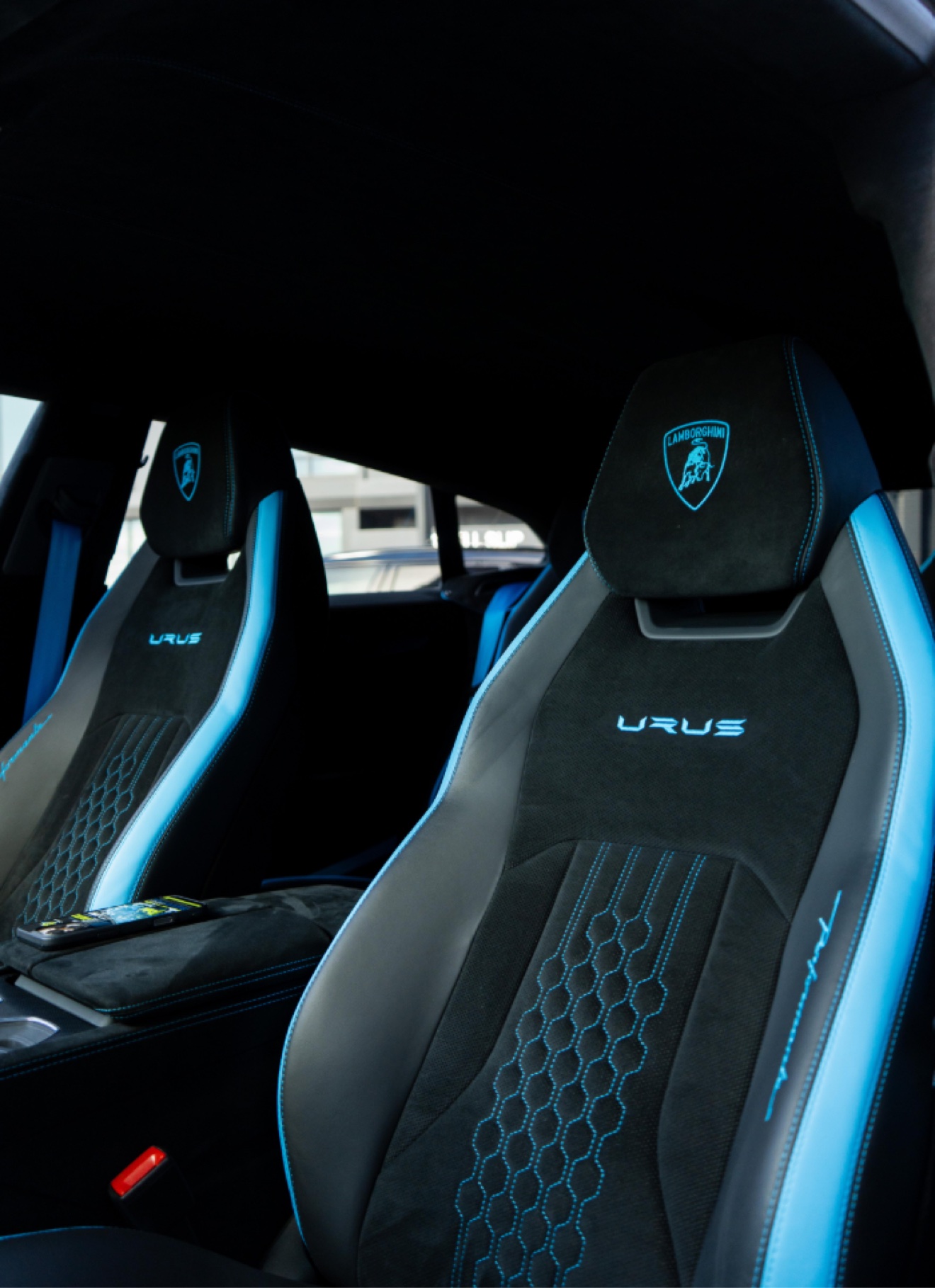 Blue-accented front seat in the Lamborghini Urus Performante