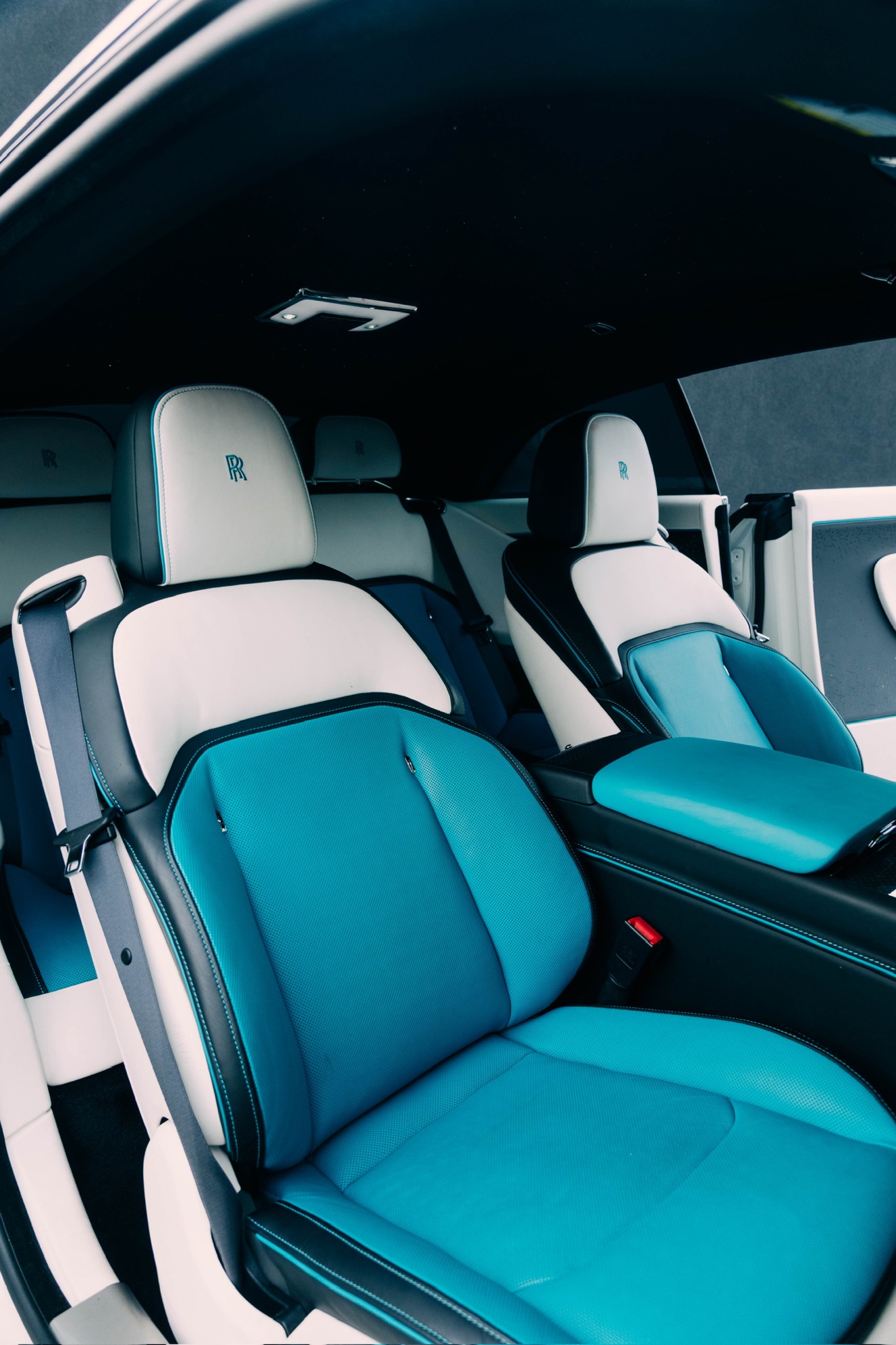 White and blue front seat in the Rolls-Royce Spectre